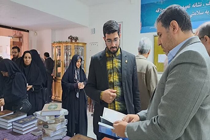 مشارکت ۲۰۰ آموزگار در همایش «بررسی شیوه‌های نگارش و علامت‌گذاری قرآن»