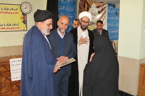 آیین تکریم از مادران و همسران شهدا در جهاد کشاورزی لرستان
