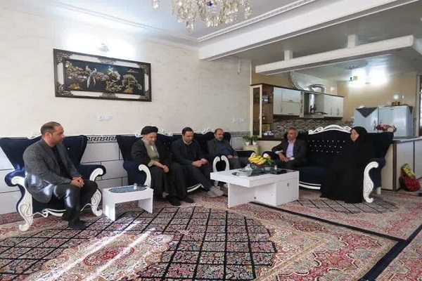 دیدار امام جمعه و فرماندار بروجرد با مادران و همسران شهدا