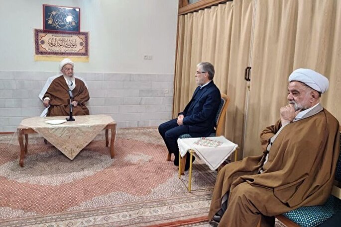 عناصر نفوذی در نظام آموزشی کشور شناسایی شوند