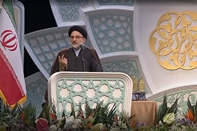 فیلم | راهی جز توسل و تمسک به قرآن برای فهم راه کمال نیست