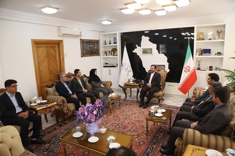 نشست استاندار فارس با اعضای کانون سردفتران