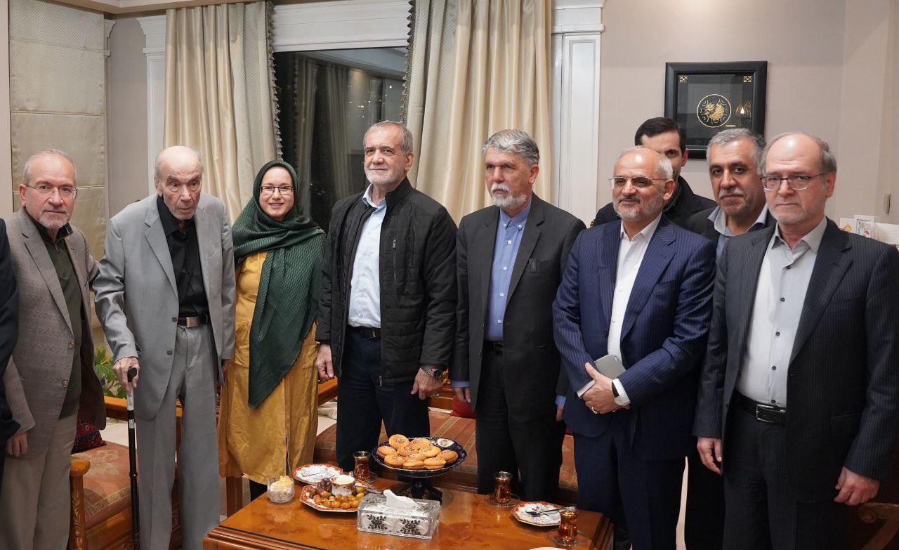 بکوشیم هر مَن، کُنون ما شود