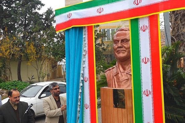 رونمایی از تندیس سردار شهید سلیمانی در گلستان