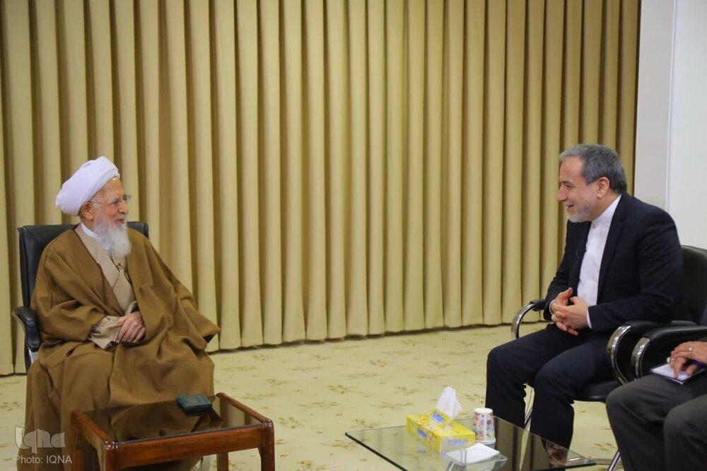 عبدالله جوادی آملی از مراجع معظم تقلید و وزیر امور خارجه