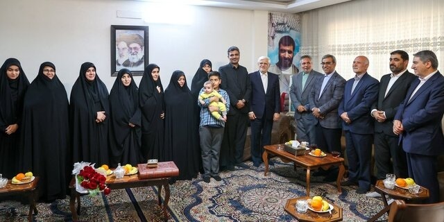 دیدار معاون اول رئیس‌ جمهوری با خانواده شهید برونسی