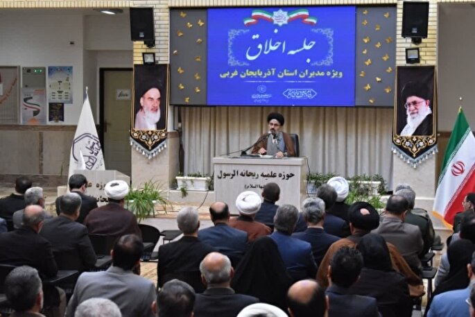 تأکید نماینده ولی‌ فقیه در آذربایجان‌غربی بر نقش معنویت در توفیق مدیران