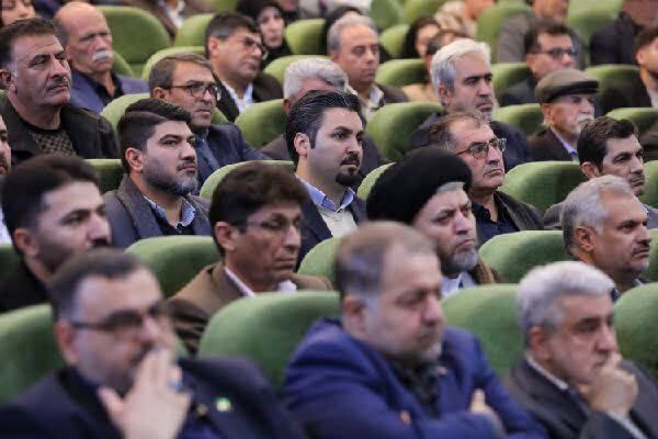 نشست فعالان سیاسی و اجتماعی چهارمحال‌و‌بختیاری با حضور رییس جمهور برگزار شد