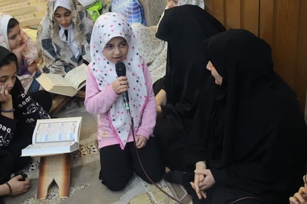 دختران دانش آموز معتکف در مسجد جامع سنندج