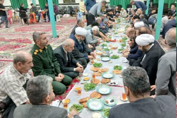 امام جمعه نور در جمع معتکفین مسجد جامع رویان حضور یافت