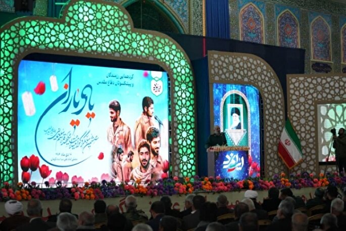 شهید قاسم سلیمانی مظهر عزت ملی و شکست استکبار است