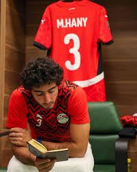 قرآن‌خواندن فوتبالیست مصری پیش از بازی در جام آفریقا