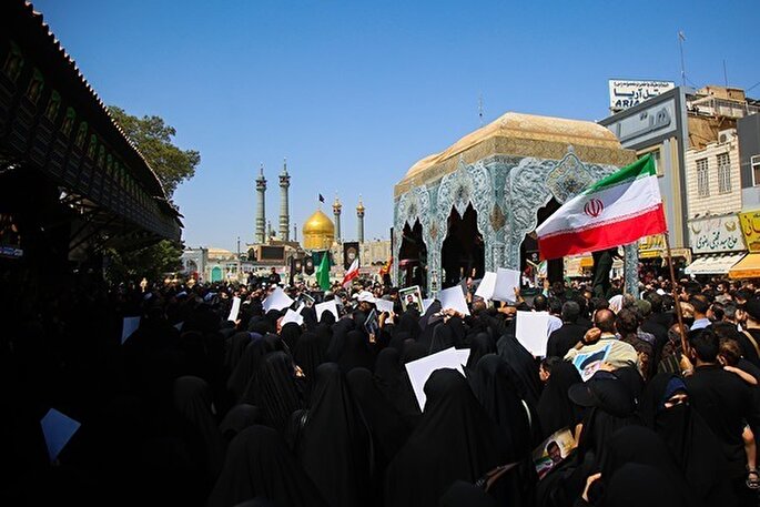 پیکر ۲ شهید مدافع امنیت در حرم بانوی کرامت تشییع شد