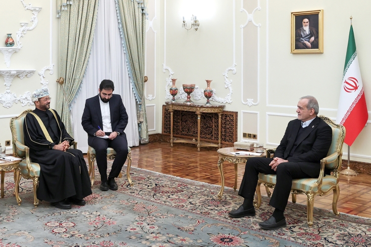 پزشکیان در دیدار وزیر امور خارجه عمان