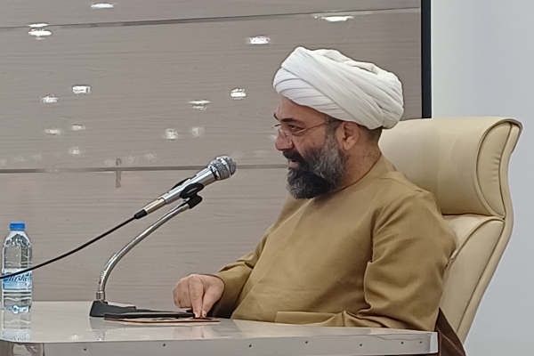 حجت‌الاسلام روح‌الله فاطمی‌نسب، مدرس حوزه و دانشگاه،