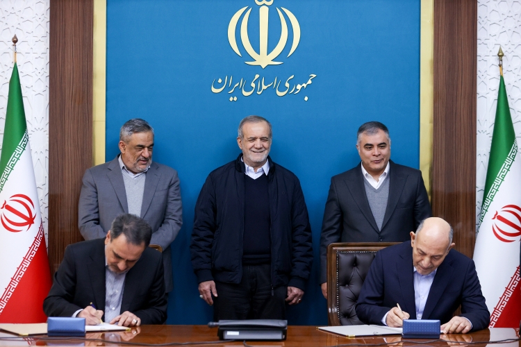 مراسم امضای قراردادهای سرمایهگذاری شرکت ملی نفت ایران مراسم امضای قراردادهای سرمایهگذاری شرکت ملی نفت ایران