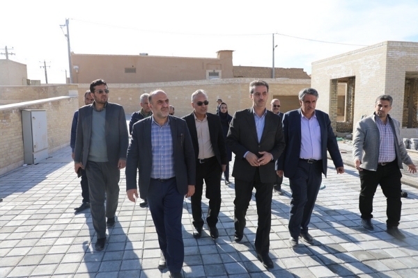 مشکلات و پروژه‌های عمرانی کتابخانه مرکزی یزد بررسی شد