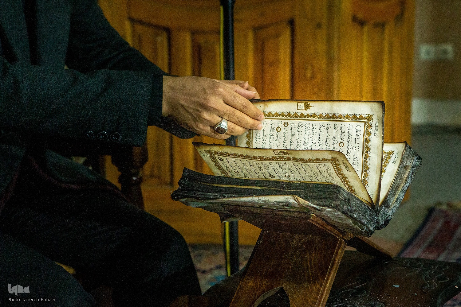 مسجد جامع ابوذر با همین ظاهر سوخته همچنان پایگاه قرآن است + فیلم