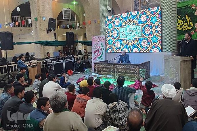 محفل انس با قرآن در مسجد صاحب‌الزمان رحمت‌آباد یزد برگزار شد