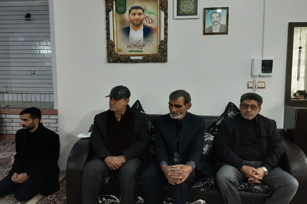 دیدار با خانواده شهید دانشجو دیدار با خانواده شهید دانشجو