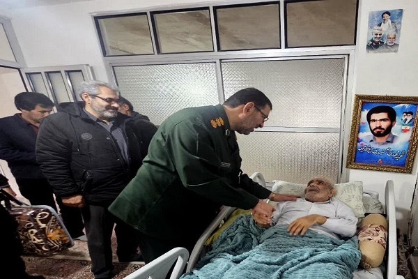ادای احترام مدیرکل حفظ آثار و نشر ارزش‌های دفاع مقدس و مقاومت مازندران به یادمان شهدای گمنام نکا
