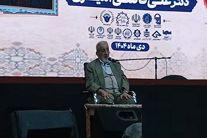 تقدم تربیت اعتقادی بر قانون در سیره نبوی