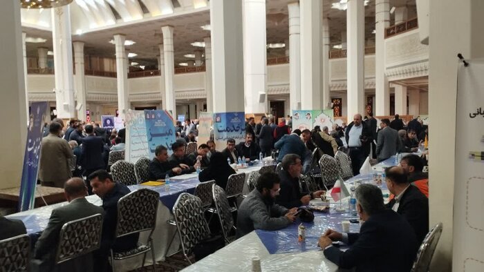 میز خدمت مدیران اجرایی فارس در حرم شاهچراغ (ع)