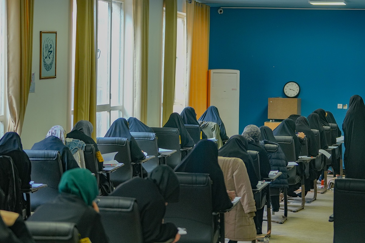 رقابت ۳۴۰ حافظ کل قرآن در مرحله سوم آزمون تخصصی حفظ + عکس