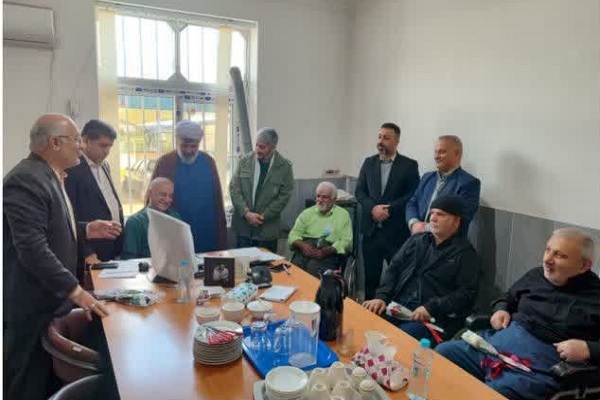 عیادت فرماندار و مسئولان بابلسر از جانبازان نخاعی ۷۰ درصد به بالا عیادت فرماندار و مسئولان بابلسر از جانبازان نخاعی ۷۰ درصد به بالا
