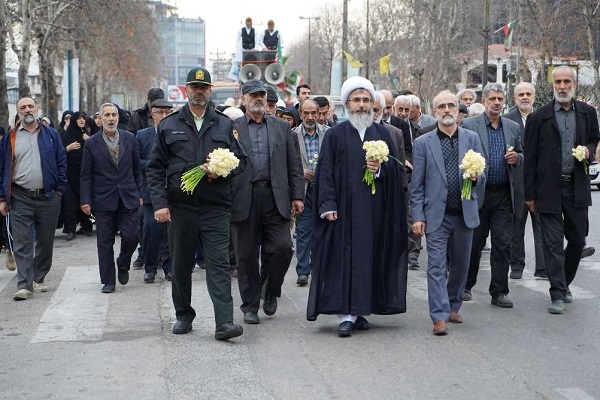 اهتزاز پرچم ایران و عطر نرگس در آمل؛ جلوهای از همدلی، امید و حضور مردمی اهتزاز پرچم ایران و عطر نرگس در آمل؛ جلوهای از همدلی، امید و حضور مردمی