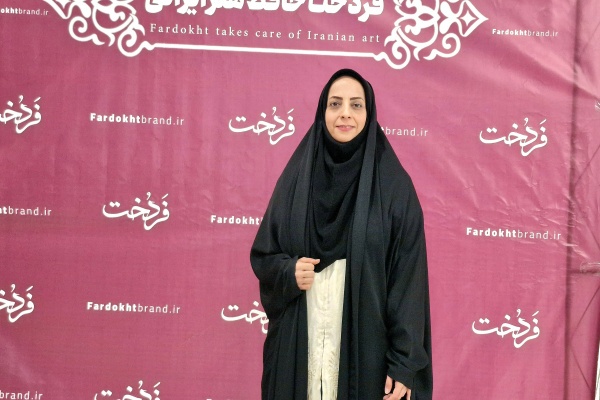 نرجس سپهرنژاد استاد دانشگاه و پژوهشگر ادبی