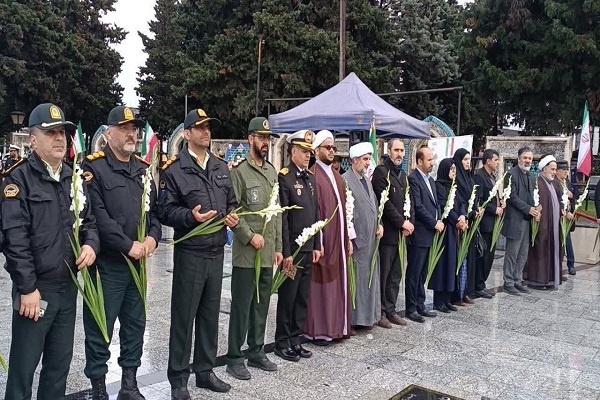 آیین غبارروبی و عطرافشانی گلزار شهدای نوشهر در ایام‌الله دهه فجر برگزار شد