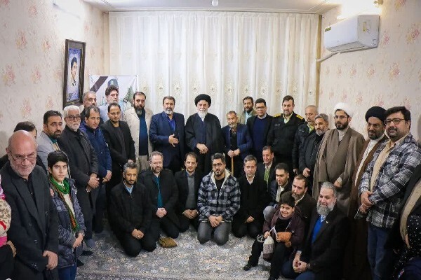 دیدار خبرنگاران و اهالی رسانه قم با خانواده شهید عباس اسدی