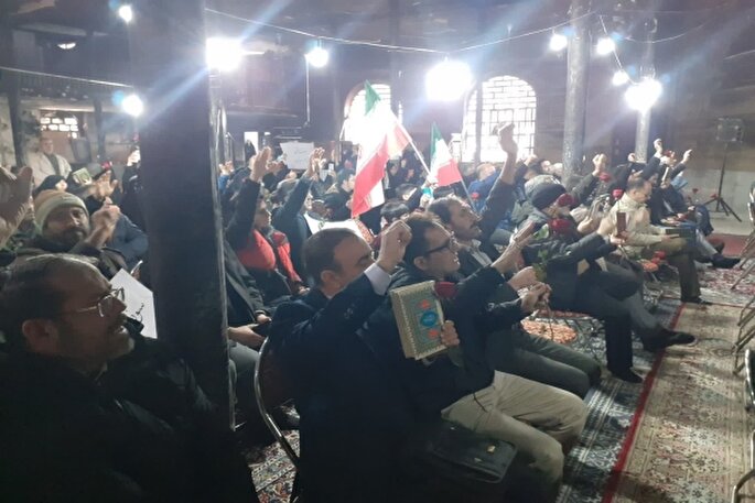 اجتماع جامعه‌ قرآنی اراک در محکومیت اهانت به ساحت قرآن و مسجد