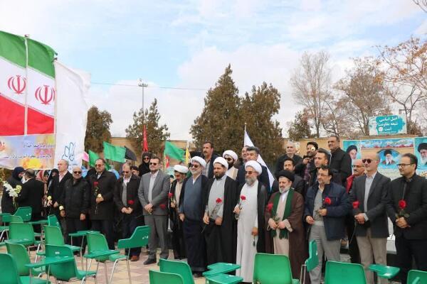 تجدید میثاق دانشگاهیان استان مرکزی با شهدا تجدید میثاق دانشگاهیان استان مرکزی با شهدا