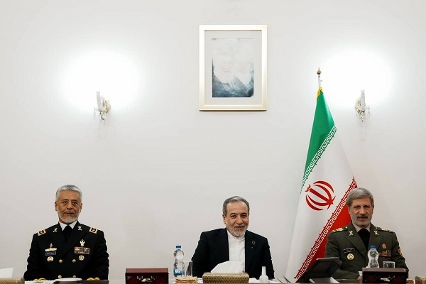 دیدار و گفتوگوی جمعی از فرماندهان ارشد ارتش با وزیر امور خارجه دیدار و گفتوگوی جمعی از فرماندهان ارشد ارتش با وزیر امور خارجه