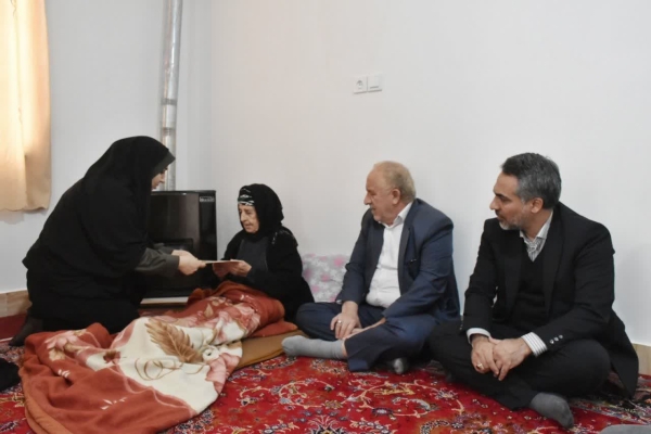 دیدار مدیرکل امور زنان لرستان با سه خانواده معظم شهید