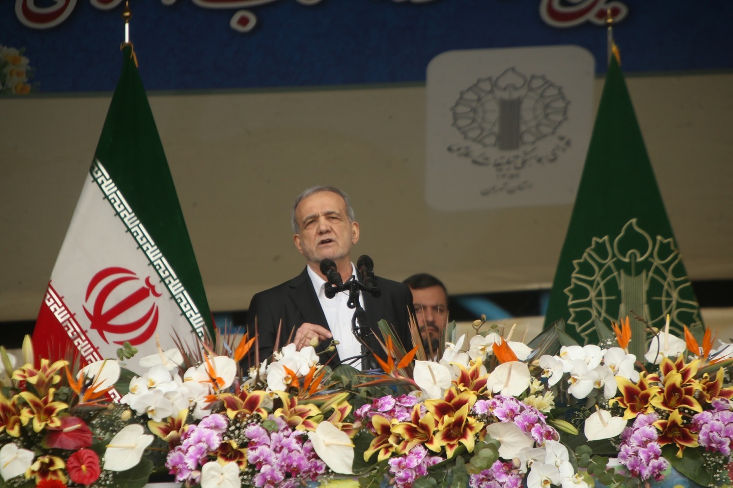 مسعود پزشکیان در راهیپمایی 22 بهمن 1404