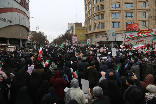 حضور پرشور مردم دارالارشاد اردبیل در راهپیمایی ۲۲ بهمن+عکس