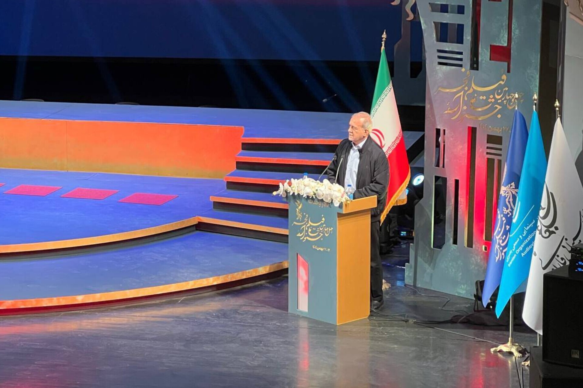 دشمن میخواهد خاک ما را تجزیه کند دشمن میخواهد خاک ما را تجزیه کند