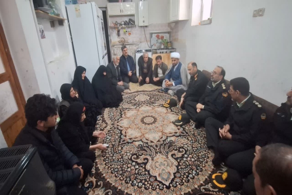 بازدید فرماندهان نظامی لرستان از خانواده شهدای امنیت