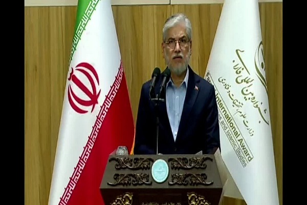 تاریخ را منصفانه روایت کنیم