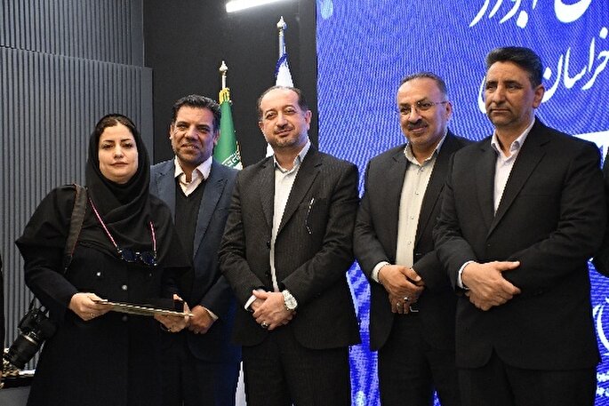 دبیر ایکنای خراسان جنوبی حائز رتبه جشنواره رسانه‌ای ابوذر شد