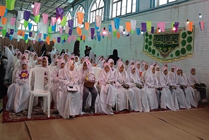 جشن تکلیف آغاز هویت دینی آگاهانه دختران است