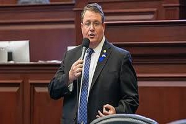 درخواست استعفای نماینده کنگره آمریکا پس از اظهارات توهین‌آمیز علیه مسلمانان