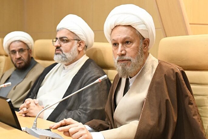 راهی جز قرآن و عترت برای هویت‌بخشی و مقابله با فتنه‌ها نداریم