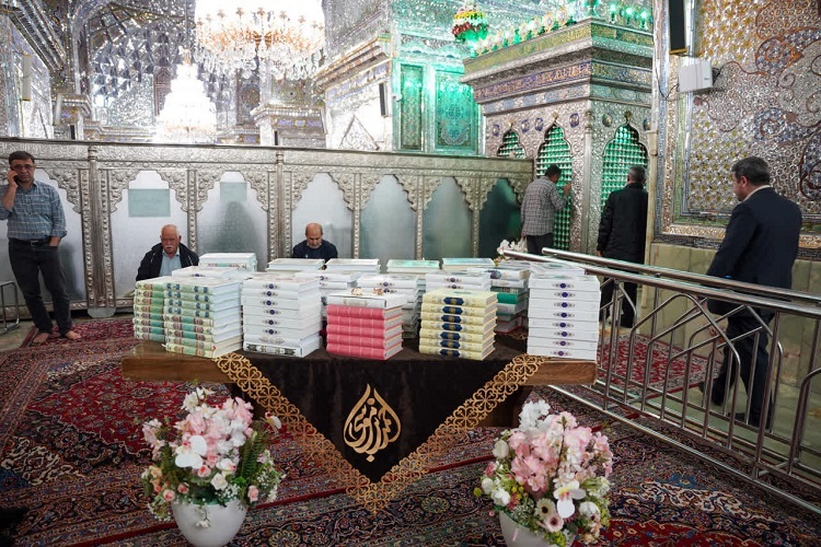 اهدای ۷۰۰ جلد قرآن به مساجد آسیب‌دیده فارس، حرم شاهچراغ(ع)