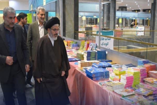 کتاب و کتابخوانی در دین اسلام جایگاه والایی دارد