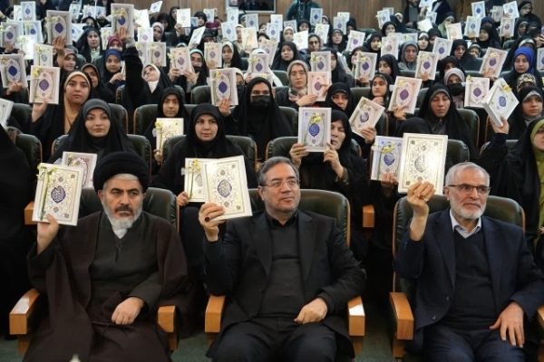 رونمایی از ۱۰ هزار جلد قرآن کریم در ارومیه