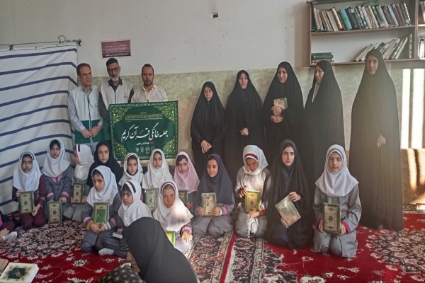 برگزاری محفل انس با قرآن و تجلیل از حافظان در مسجد امام حسین(ع) رازان
